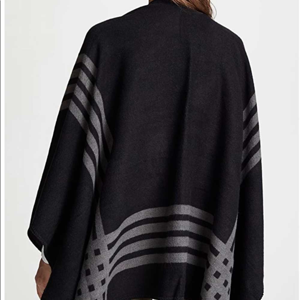 BB Dakota
Roll With The Ponchos Reversible - Picture 4 of 6